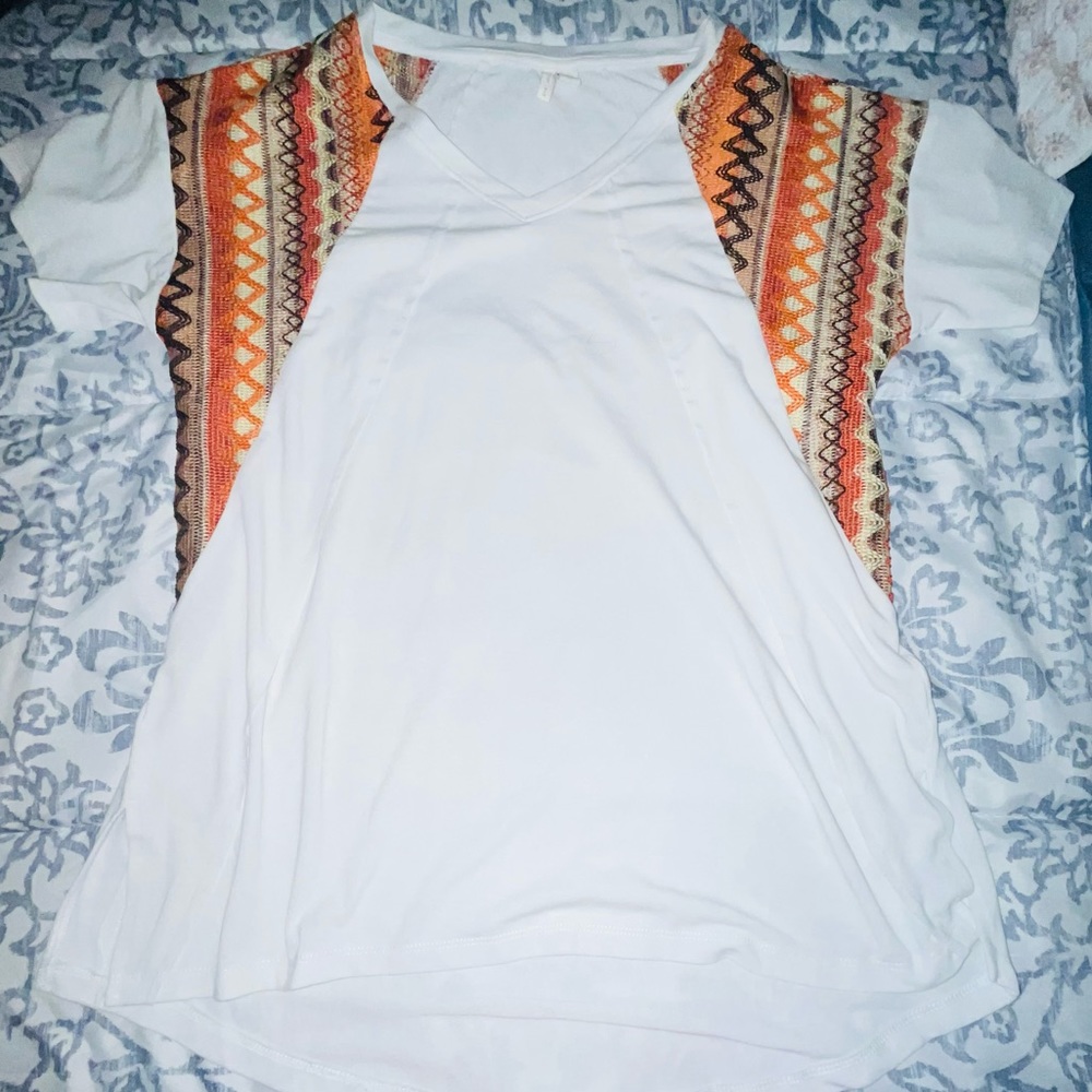 EUC WHITE TOP WITH DESIGN SIZE MEDIUM CATO BRAND